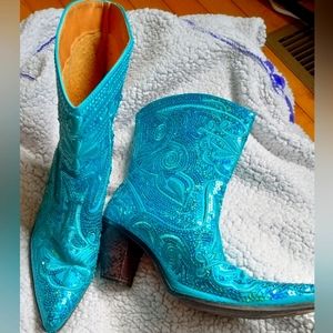 Helen’s Heart Turquoise Sequin Embroidered Ankle Pointed Western Boots Sz 10